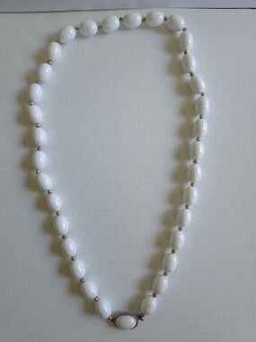 Vintage 1960s Opaque‎ White Milk Glass Oval Bead Necklace